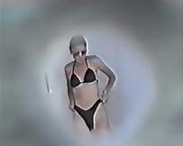 Скрытая камера в пляжном женском сортире