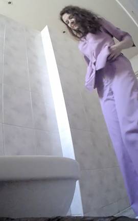 Подглядывание в женском больничном туалете
