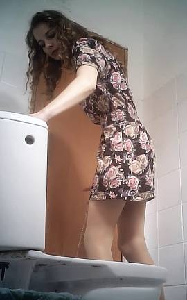 Скрытая камера в женском туалете поликлиники