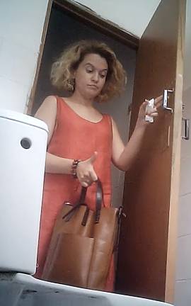 Скрытая камера в женском туалете поликлиники