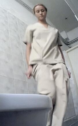 Скрытая камера в женском больничном туалете