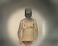 Скрытая камера в пляжном женском сортире