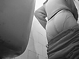 Скратая камера в туалете поликлиники