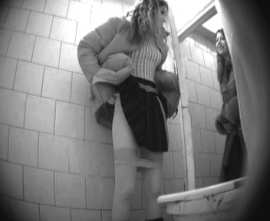 Скрытая камера в женском туалете института